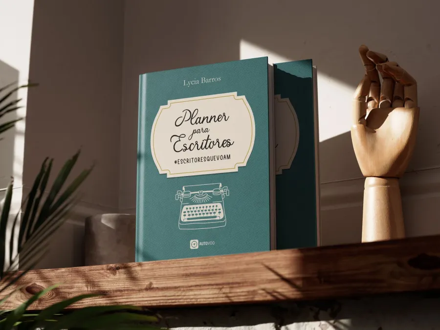 Planner para Escritores, de Lycia Barros, em uma estante